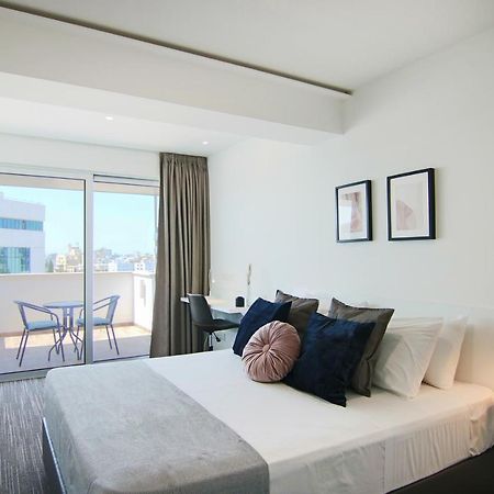 Phaedrus Living: Luxury Suite Nicosia 505 Buitenkant foto