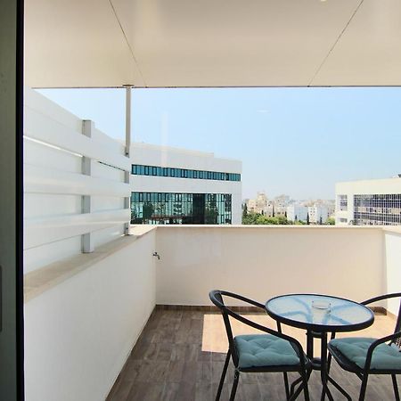 Phaedrus Living: Luxury Suite Nicosia 505 Buitenkant foto