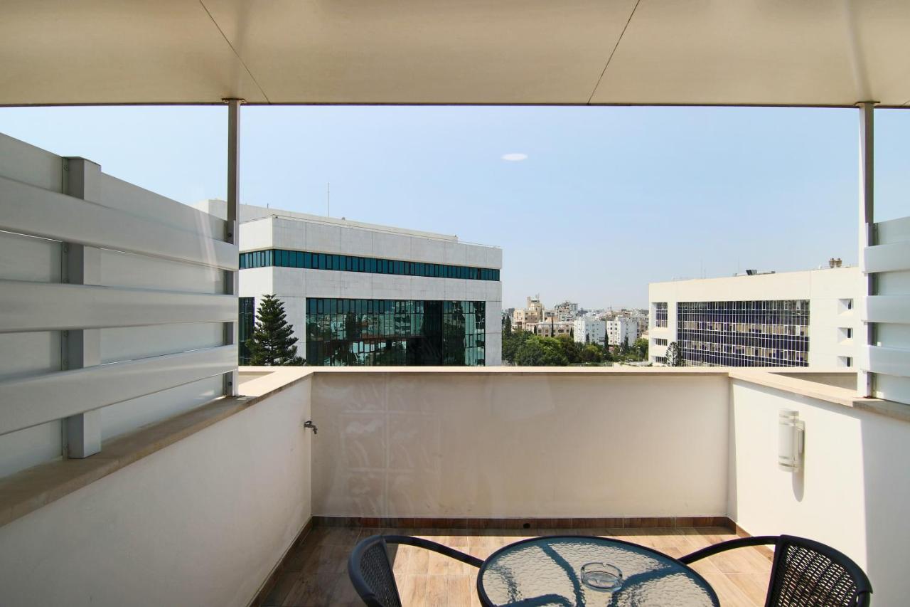 Phaedrus Living: Luxury Suite Nicosia 505 Buitenkant foto