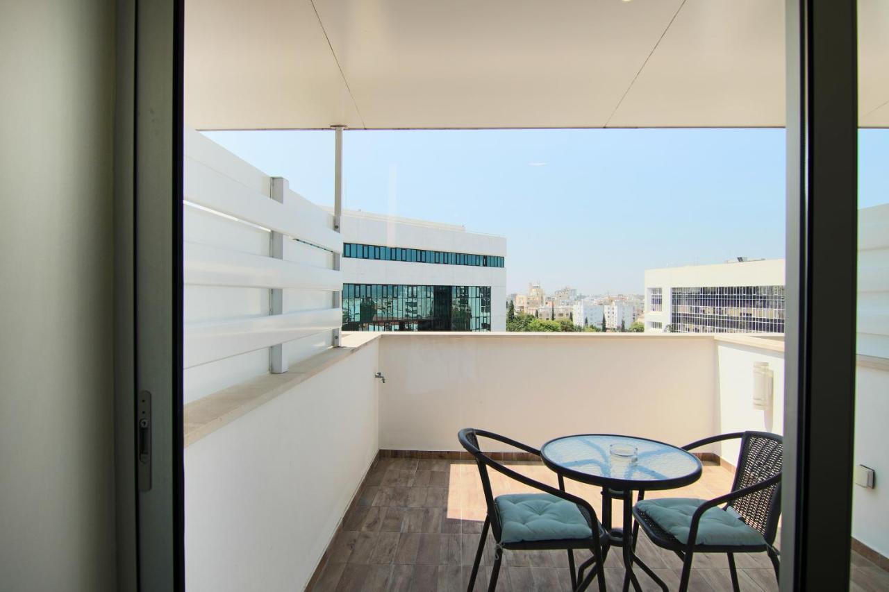 Phaedrus Living: Luxury Suite Nicosia 505 Buitenkant foto